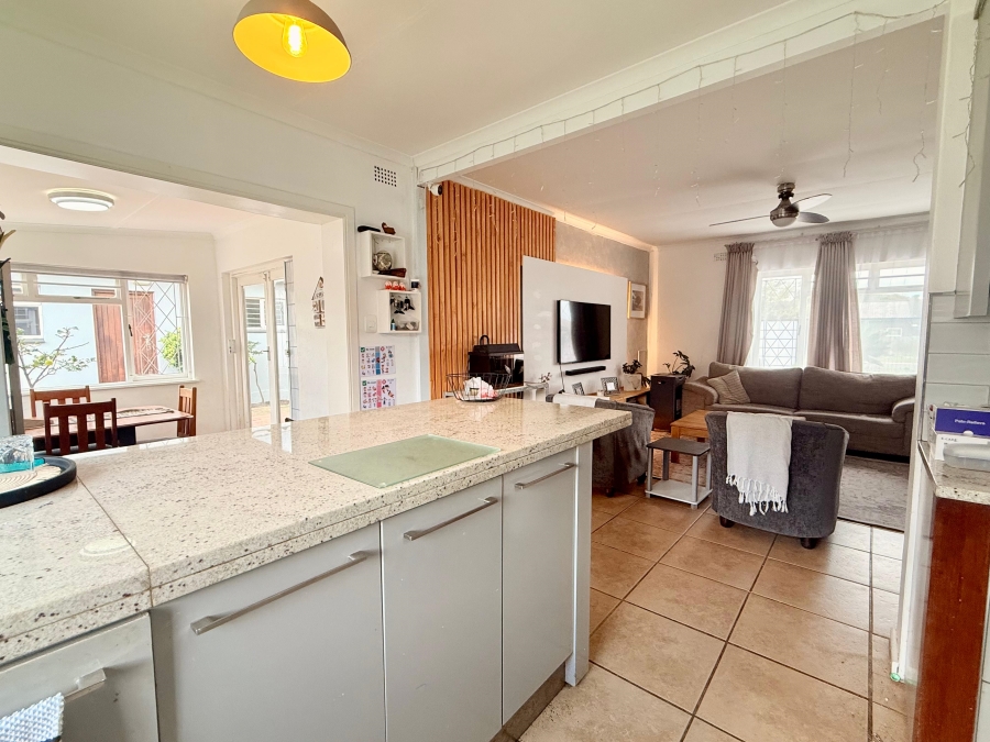 5 Bedroom Property for Sale in Sandbaai Western Cape